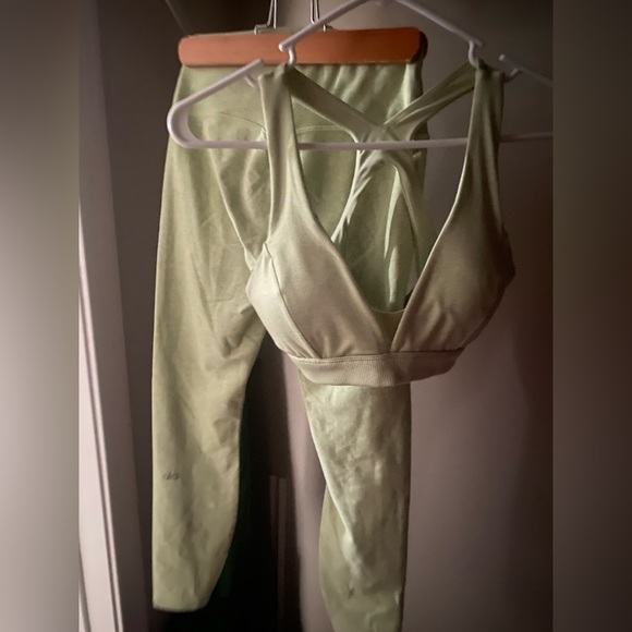 Alo Yoga Leggings & Bra set XS/SM - Picture 5 of 12